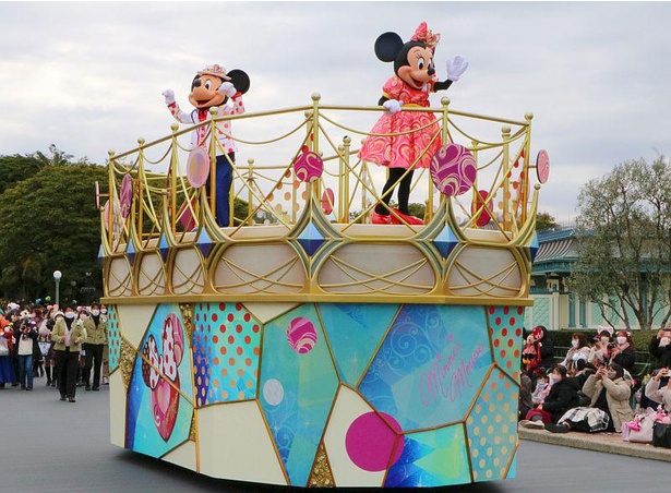 【写真】東京ディズニーランドのパレードルートにはフロートが登場！
