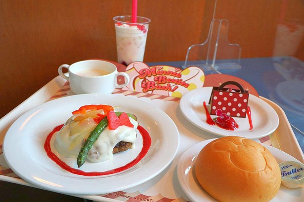 ボリュームのあるハンバーグを食べに東京ディズニーシーの「ホライズンベイ・レストラン」へ！