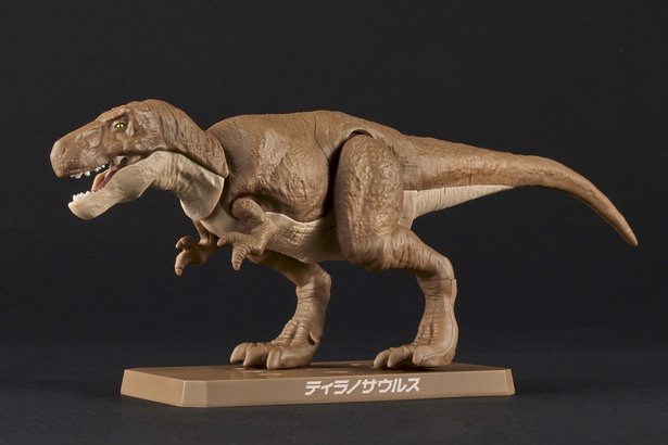 外皮を取り付けた状態のティラノサウルス