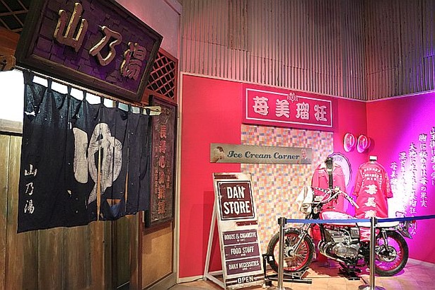 「THE MUSEUM」の内観。さまざまなセットが展開されている