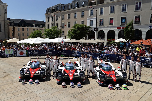 【写真を見る】TOYOTA GAZOO Racingはル・マン24時間レースに3台のマシンを投入！