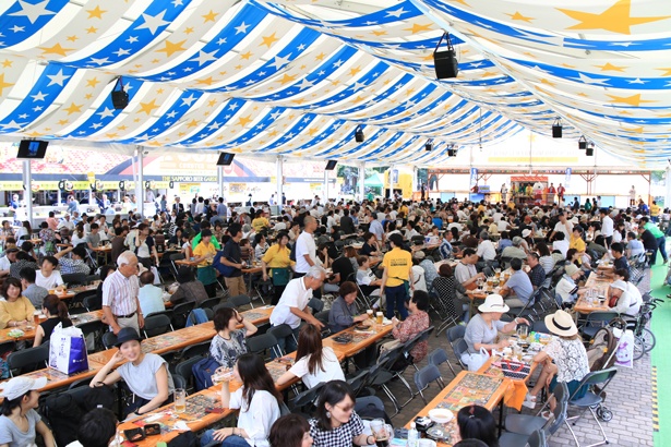 札幌 大通公園の巨大ビアガーデンがすごい ウォーカープラス