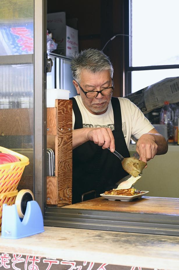 【写真】お好み焼きが名物のバッジ(千葉県市川市)