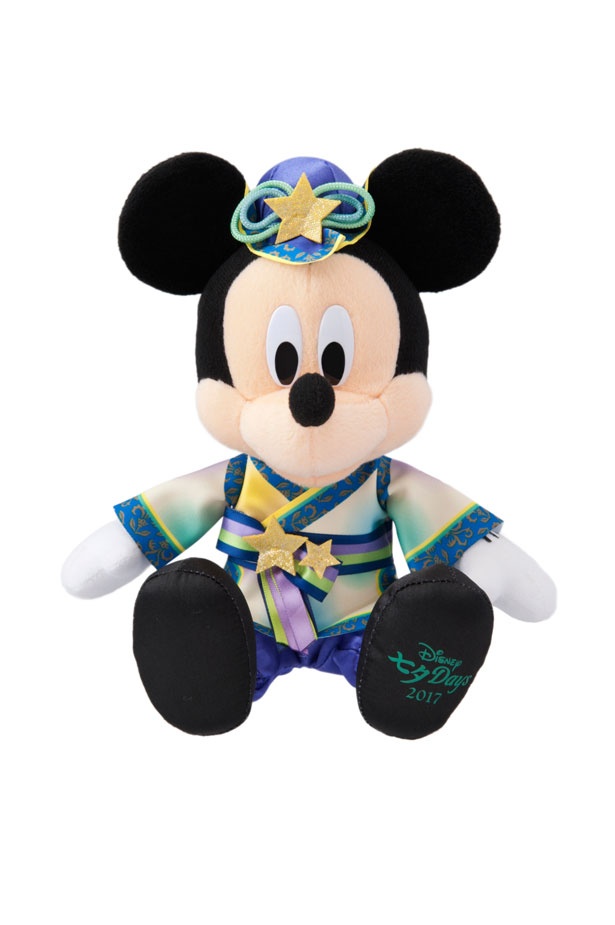 彦星に扮したミッキーマウスの「ぬいぐるみ」(2800円)。足の裏にはロゴが入り、来園した記念にぴったり！