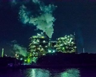 SNS映え抜群！工場夜景クルーズ10周年で幻想体験