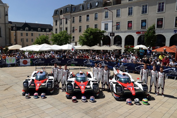 車検場でのTOYOTA GAZOO Racing