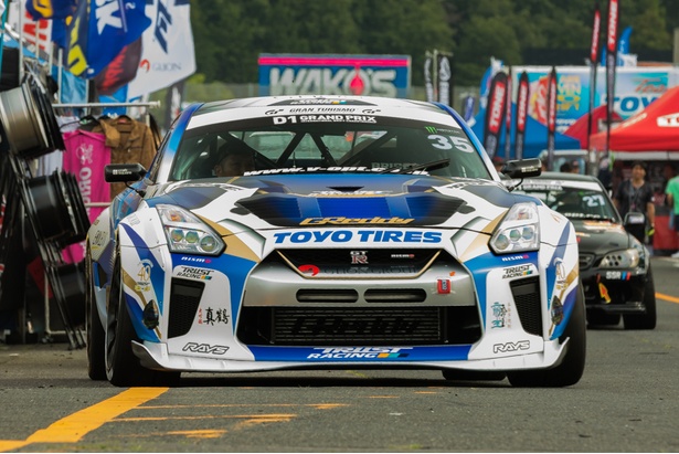 コースへと向かう川畑のGT-R