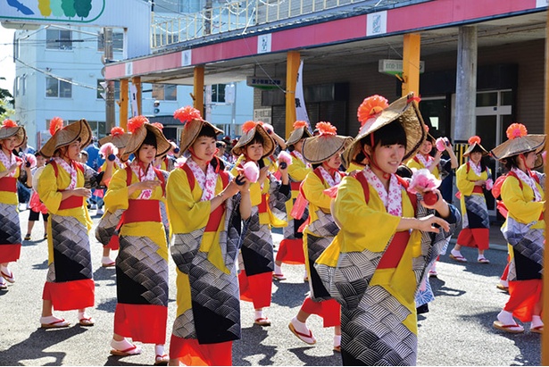 メインイベントの市民おどりパレードに注目