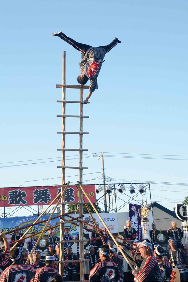 美唄のキヤリ保存会による伝統の妙技「はしご乗り」