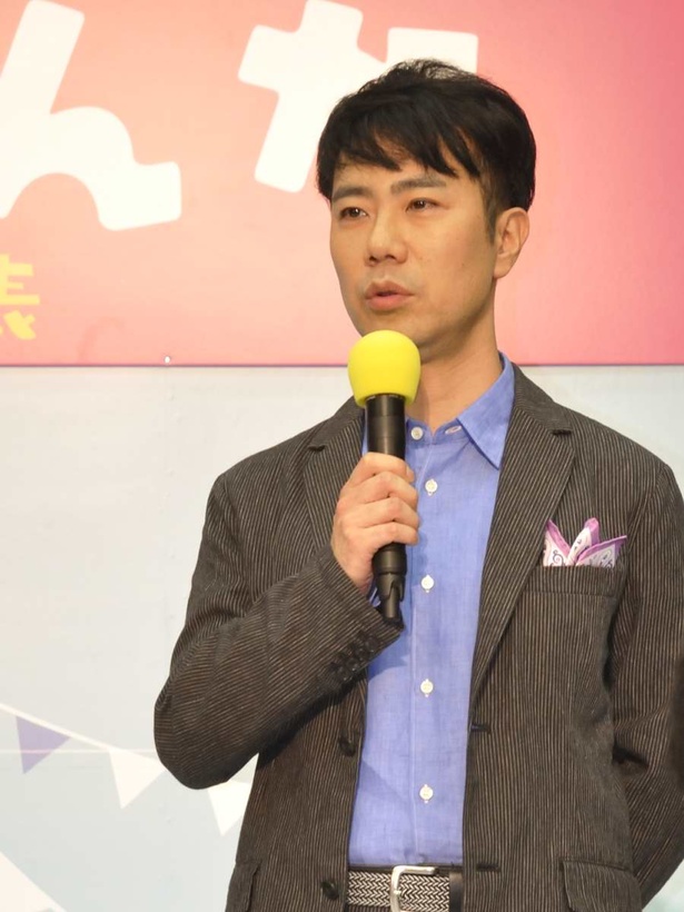 藤井が演じる万丈目吉蔵は「うしろ面」という芸能を演じる芸人だが、芸人としての仕事はほとんどない。藤井とは正反対の役がらだ