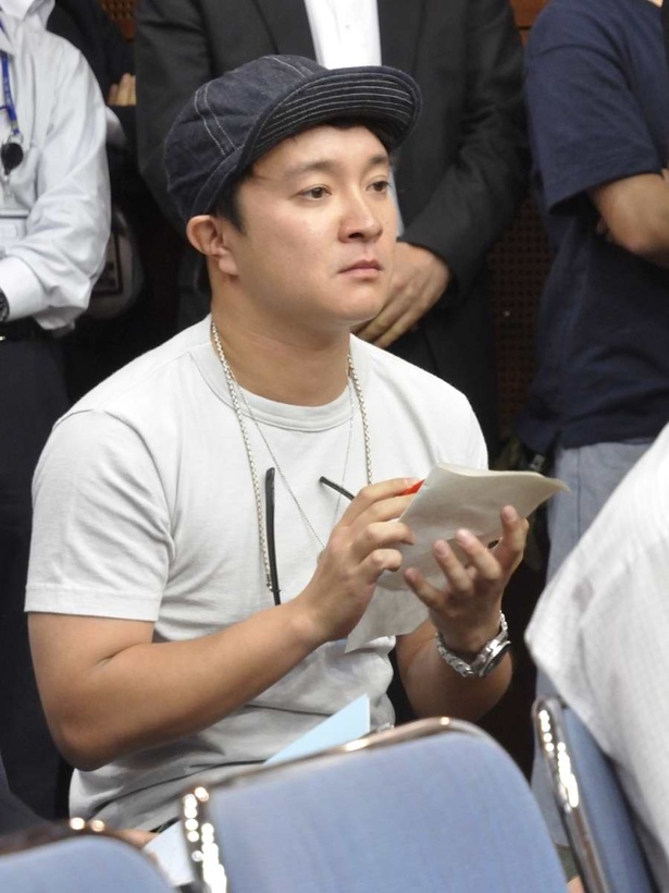 ヒロインのいとこ・風太役の濱田岳が、なぜか記者席に。広瀬アリスに「濱田さんは好きですか？」と質問する場面も