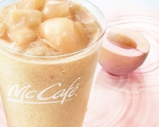 今年は桃トッピングを2倍にできる！マックの「桃のスムージー」が復活