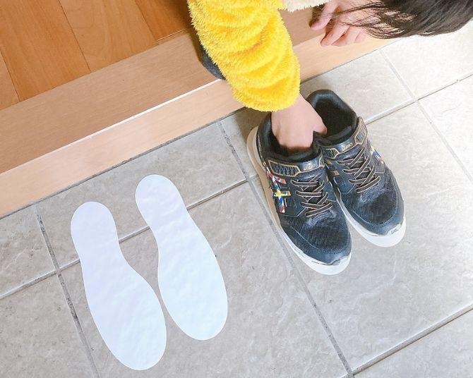 消費者の声から生まれたアイデア商品。“人を助ける印刷屋さん”が作った、靴を楽しくそろえるためのステッカーに注目