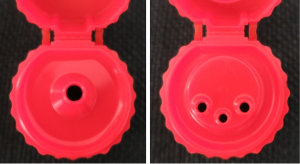 左が「細口キャップ」、右が「3つ穴キャップ」。よく見ると、3つ穴の真ん中の穴は少し小さくなっている