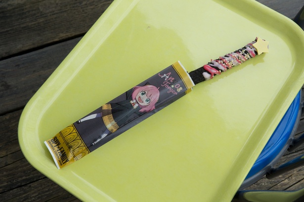 スターライトアーニャ・チュリトス ～フランボワーズフレーバー～(650円)。黒×ピンクが制服姿のアーニャを思わせる