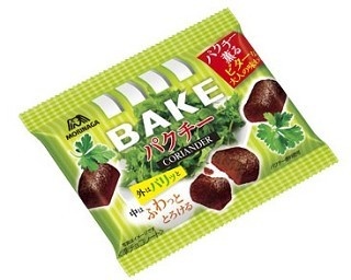 チョコ×パクチーの意外な組み合わせ！森永「ベイク」パクチー味登場