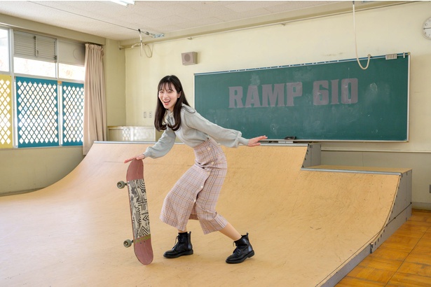 スケートボードランプ「RAMP610」は、1時間1組の貸切制※スカートでは利用しないように