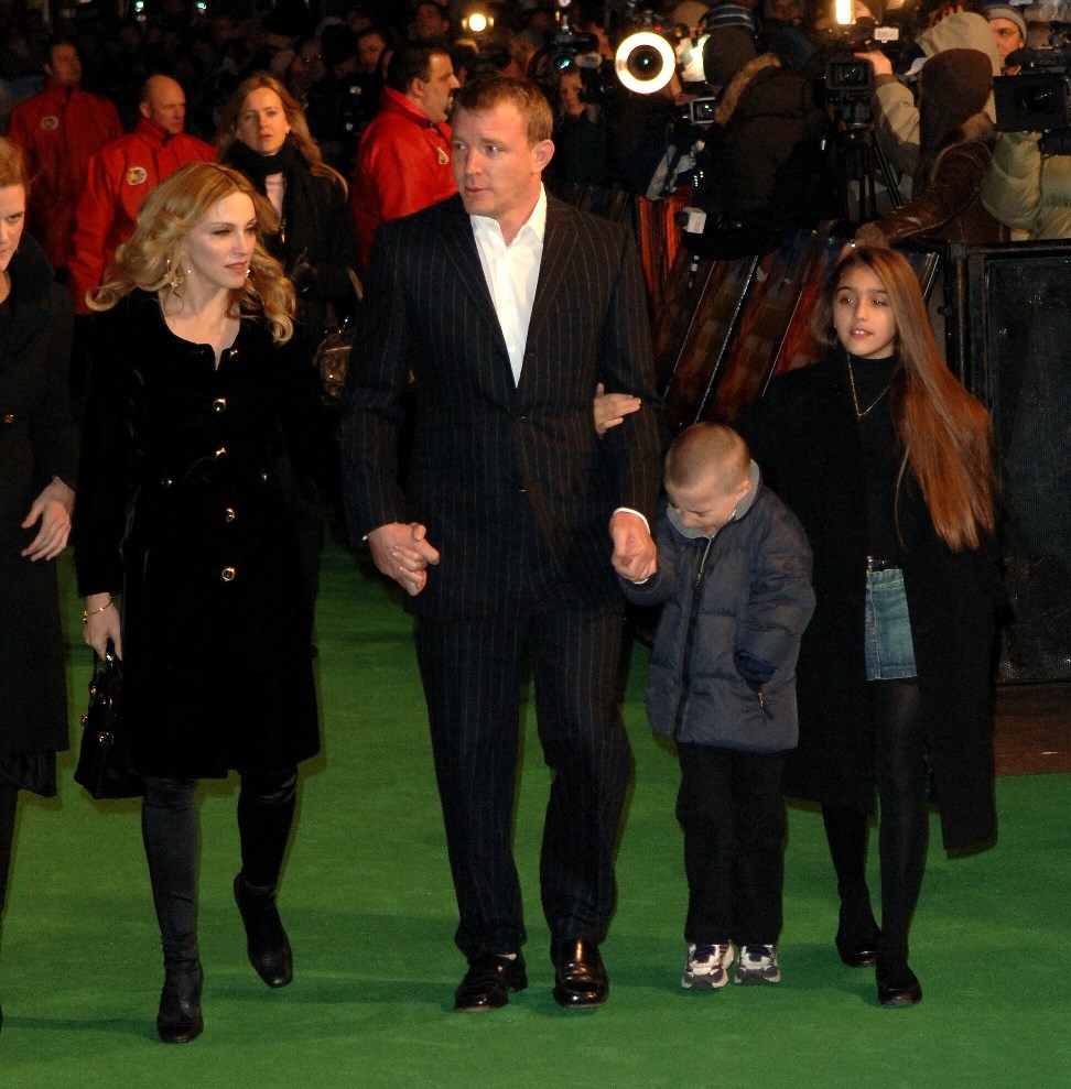 【写真を見る】夫婦だった頃のマドンナとガイ・リッチー