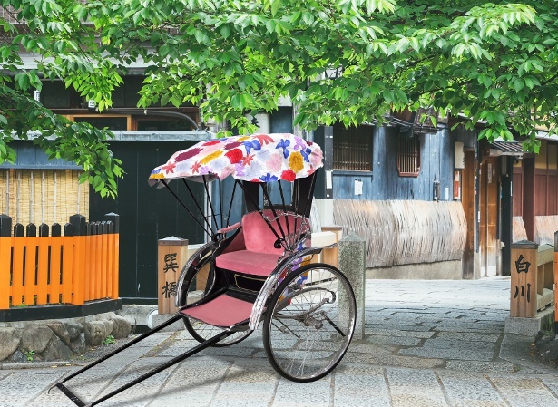 花咲く人力車」や豪華絢爛な「花の間」も登場！JR東海の観光キャンペーンで花彩る京都の旅を満喫｜ウォーカープラス