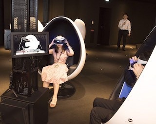 女子大生記者は"宇宙の覇者"になれるか!?東京ソラマチの最新VR施設を体験
