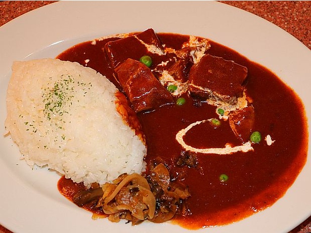 【写真を見る】有名ホテルの料理人監修の「ハヤシライス」