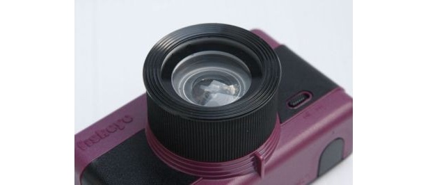 魚眼レンズで円形の世界を映し出すトイカメラ“Fisheye(フィッシュアイ)35mmフィルム”(6090円)