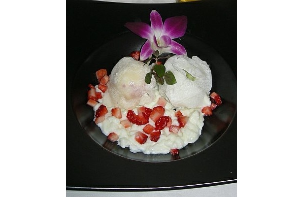 ｢日本料理 東武菜苑 独楽｣では、中華風のアイスクレープが食べられる(単品380円)