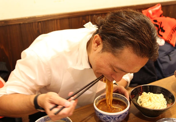 辛いながらもクセになるおいしさに「あっという間に麺がなくなる」とA氏