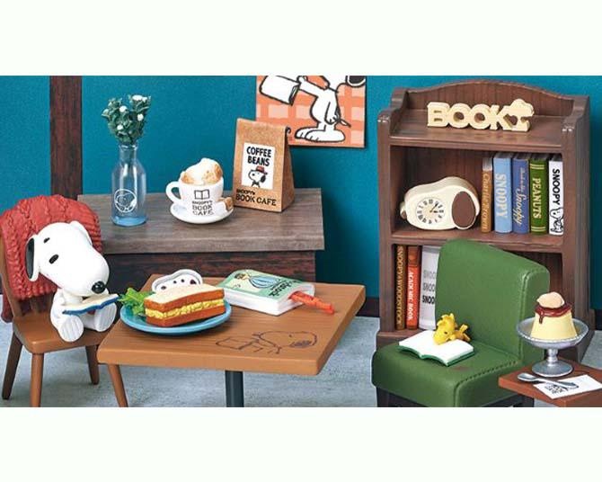 スヌーピーの「ミニチュアシリーズ」最新作！“ブックカフェ”がテーマのおしゃれなデザイン