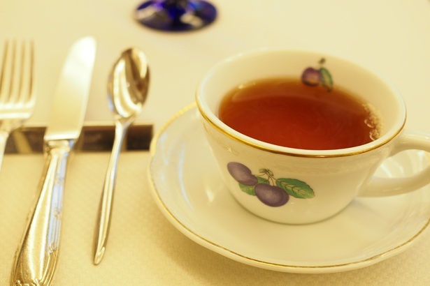 ウェルカムドリンクのストロベリーフィールズ。茶葉の中に乾燥したいちごを入れているそうで、フレッシュな香りが口中に広がる