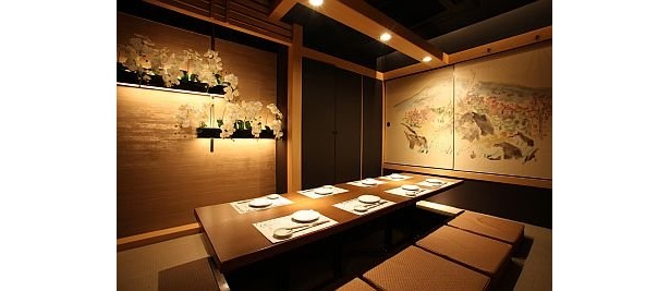 個室｢加持峰｣はふすまに描かれている/龍馬邸