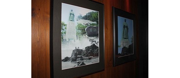 廊下に飾られた竜馬の写真/龍馬邸