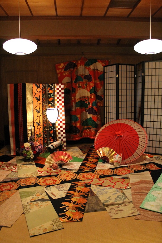 「麺菓装」の2階では和装でのスタジオ撮影ができるだけでなく大阪城の散策も可能