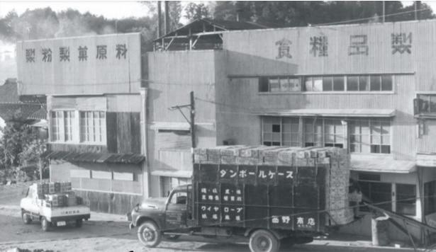 1948年創業の株式会社おやつカンパニー。その翌年から麺類の製造を開始した