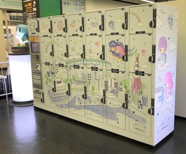 モノレール浜松町駅中央改札外のコインロッカーもキキ＆ララ仕様に！