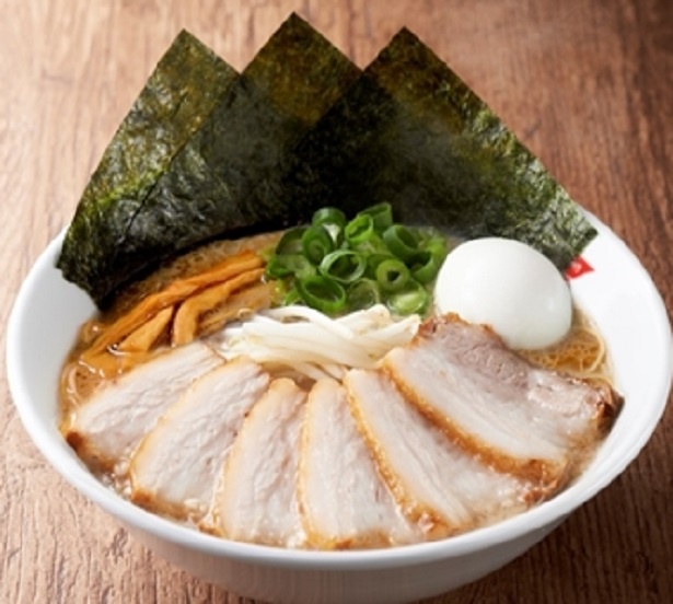【写真を見る】フードコートで一風堂のラーメンが味わえる