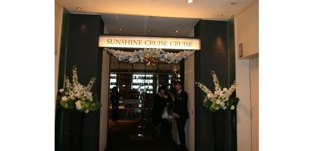 58階のモダンダイニング「SUNSHINE CRUISE CRUISE(サンシャイン クルーズ クルーズ)」入口
