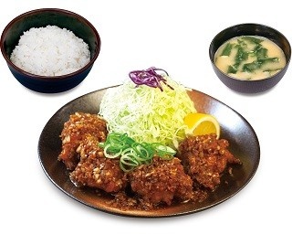 思わず食べたくなる！ボリューム満点の「唐揚げ油淋鶏定食」