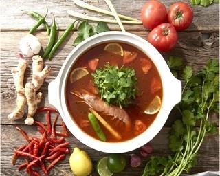 パクチスト必食の無限パクチー!? ラム×パクチー×トムヤムクンの最強鍋！