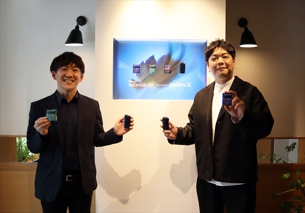 JTブランドマネージャーの山下佳祐さん(写真左)とJTマスターブレンダーの西野創さん(写真右)