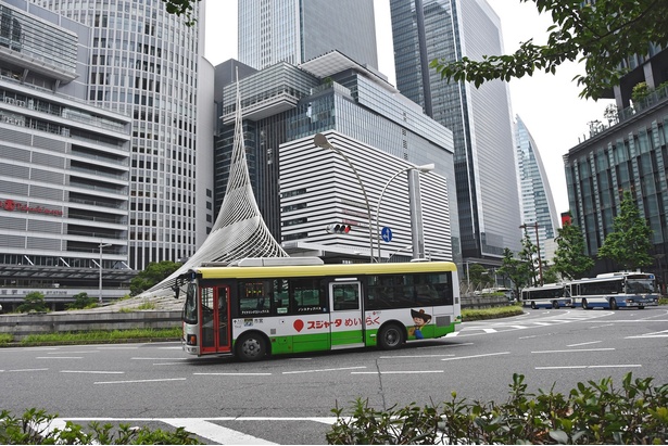 本社がある名古屋市内ではスジャータめいらくのラッピングバス(市バス)も走行している