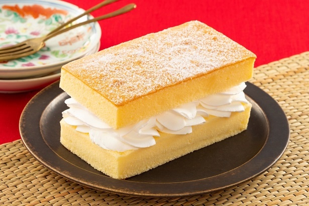 食べた瞬間に溶けてなくなってしまうほど、ふわふわしっとり！「ANYTIME Dolce たっぷりクリームの台湾風カステラ」(321円)