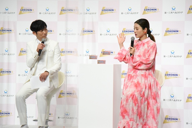 トークセッション中のNON STYLE 石田明と石原さとみ