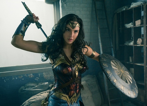 【写真を見る】最強美女戦士が活躍!『ワンダーウーマン』は8月25日(金)より公開