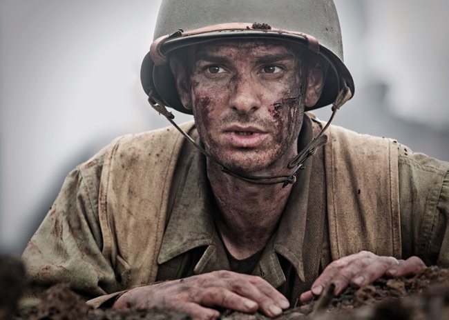 戦場で75人もの命を救った衛生兵デズモンド・ドスの実話を映画化した『ハクソー・リッジ』