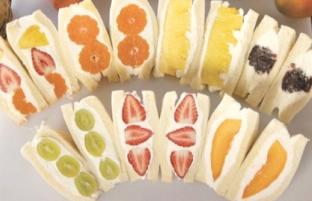 大阪・奈良で展開している食パン専門店「DEAI THE BAKERY」の絶品フルーツサンド。ふわふわのパンが美味！