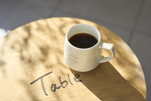 ホットコーヒー(450円～)は、スポットで希少な銘柄も登場