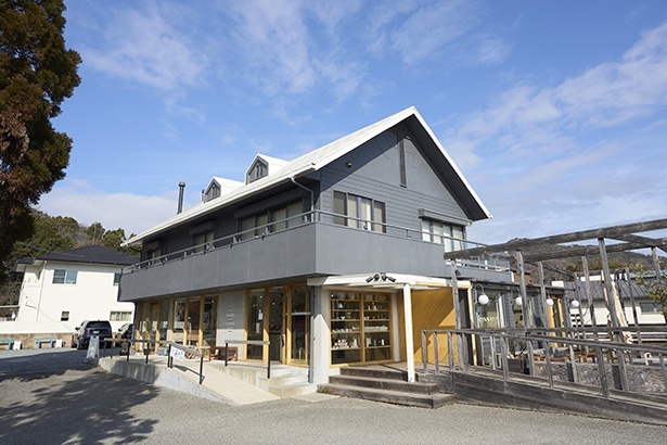 西宮と三田、宝塚を結ぶルート沿いにあり、遠方から車で訪れるお客も多い