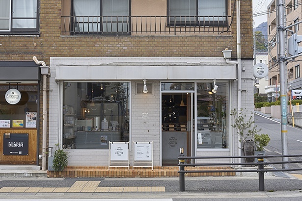  閑静な住宅街にある、創業店の苦楽園本店