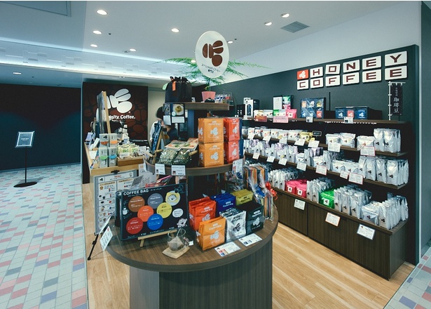 福岡三越店は豆売りの旗艦店的な位置づけ。カフェ利用なら高宮店や小倉店がおすすめだ